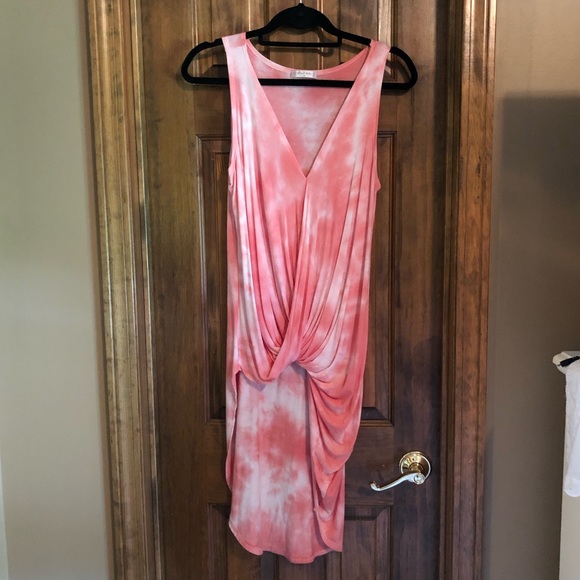 Altar’d State. High low tank. Medium. - Picture 1 of 2